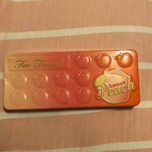 Too faced sweet peach pallette.